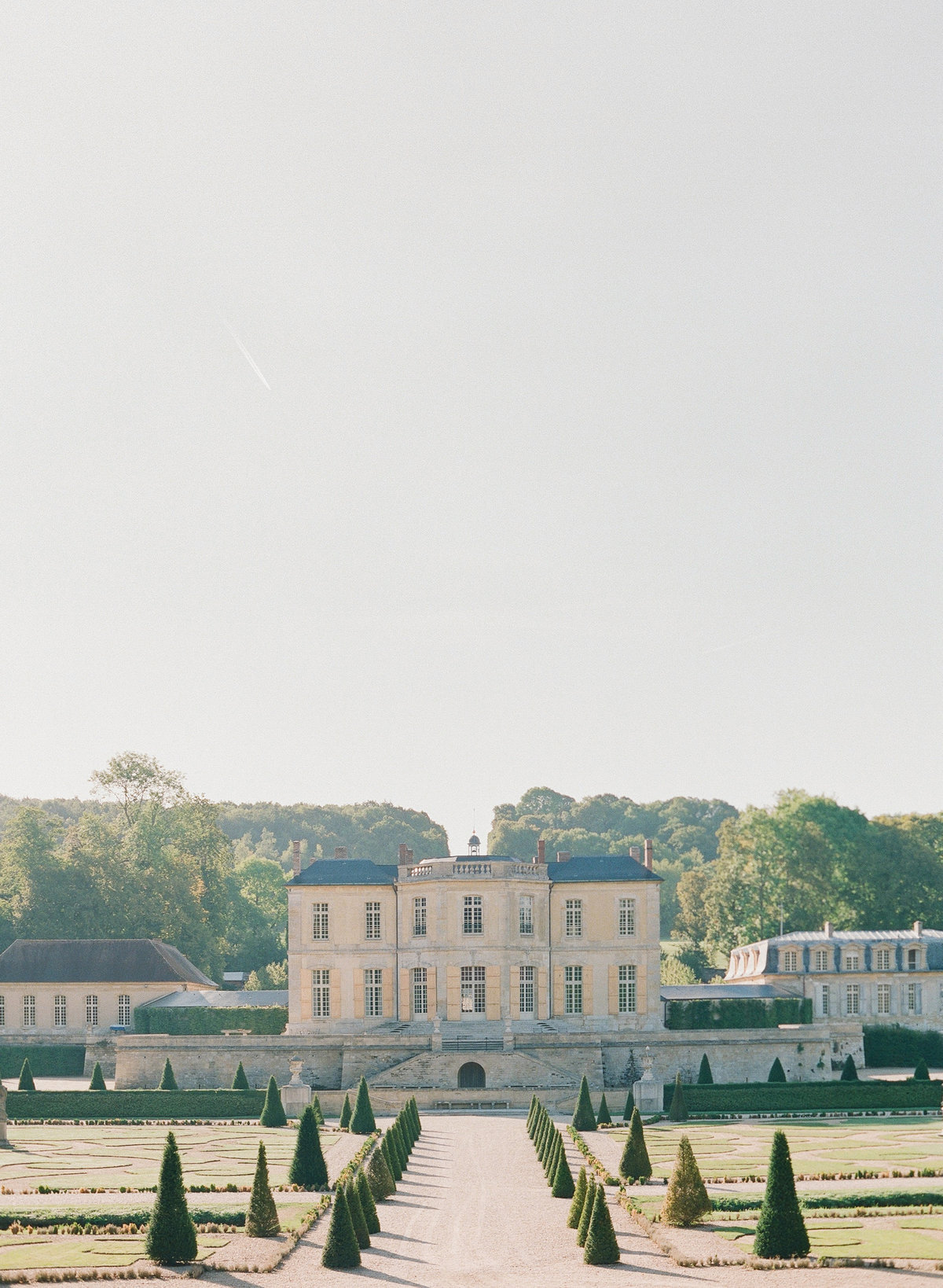 Château de Villette is a perfectly restored château wedding venue near Paris, France.