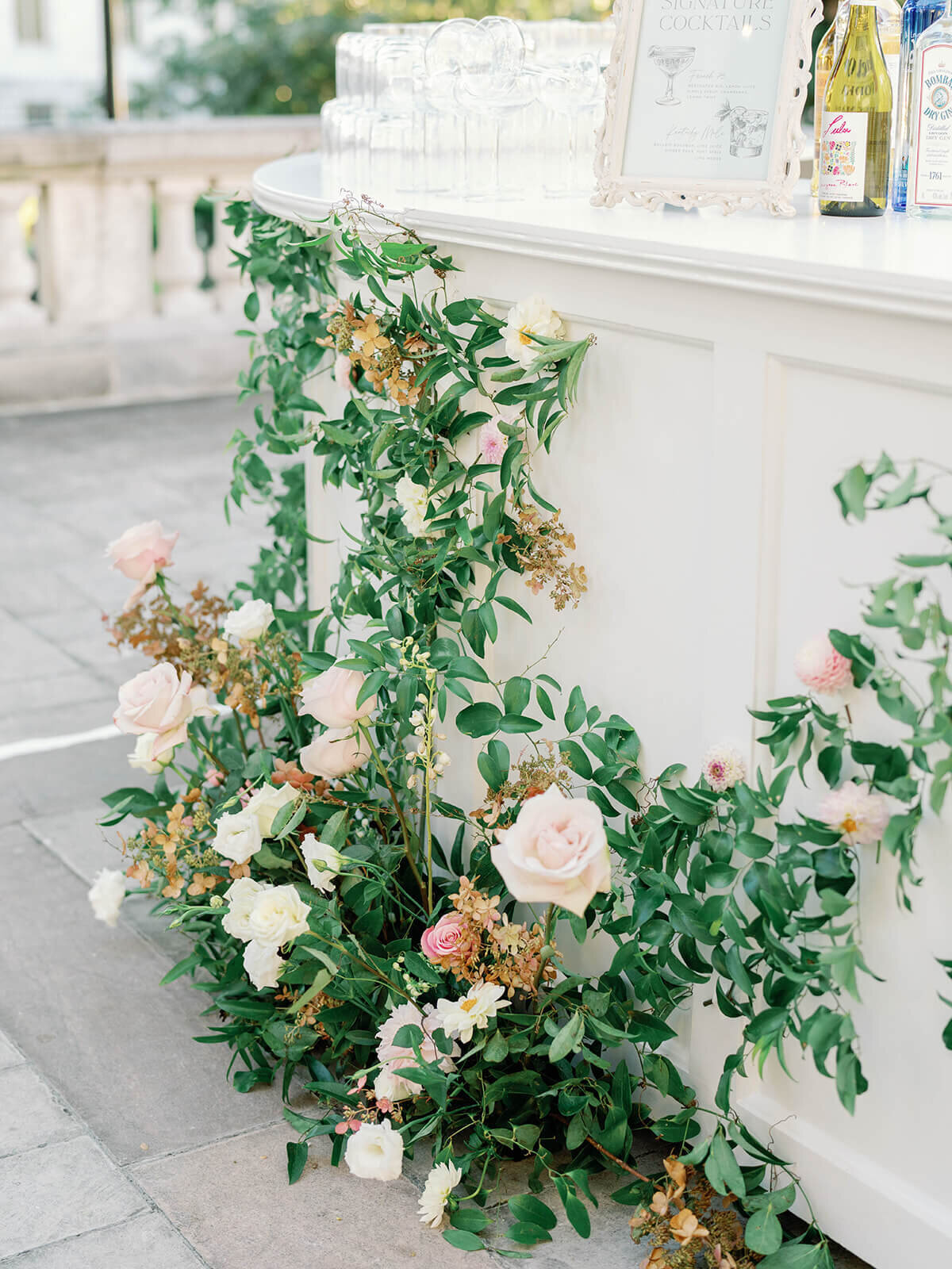 lili-chris-wedding-bar-decor-springvale-floral