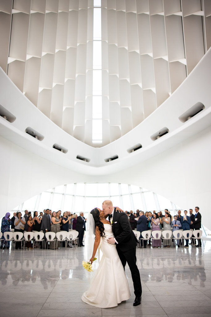85-Milwaukee-Art-Mueseum-Wedding-Lauren-Ashley-Studios