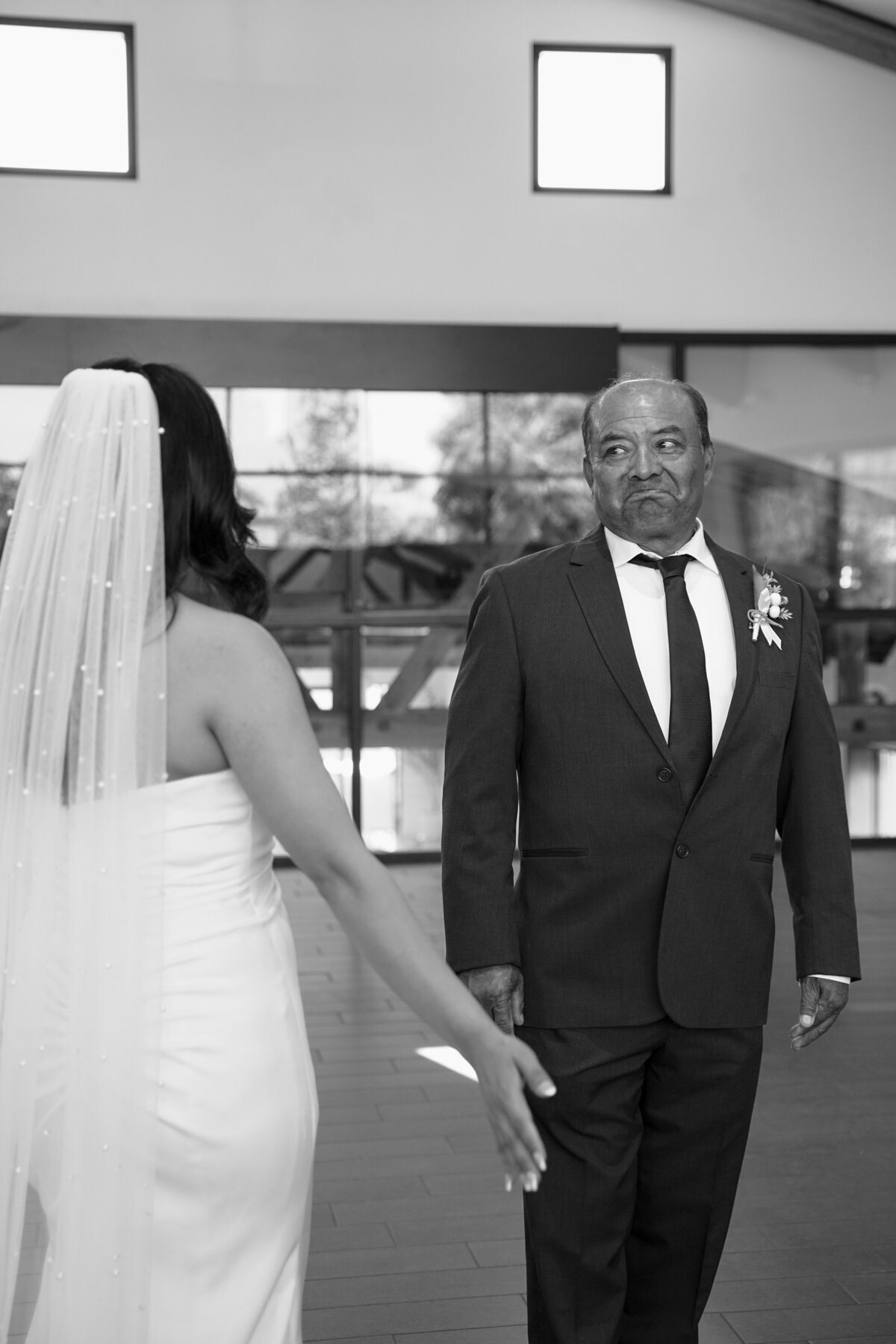 gettingReadyVoTranWedding-34