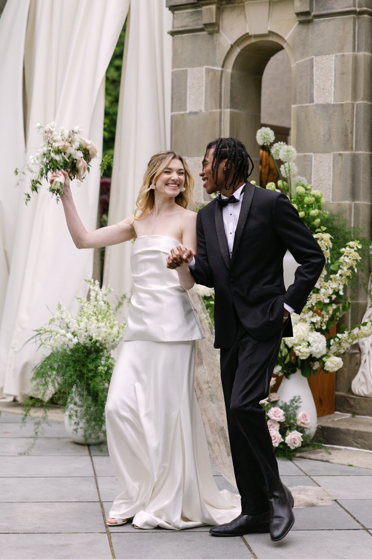summer-wedding-ceremony--glen-manor-house-ri
