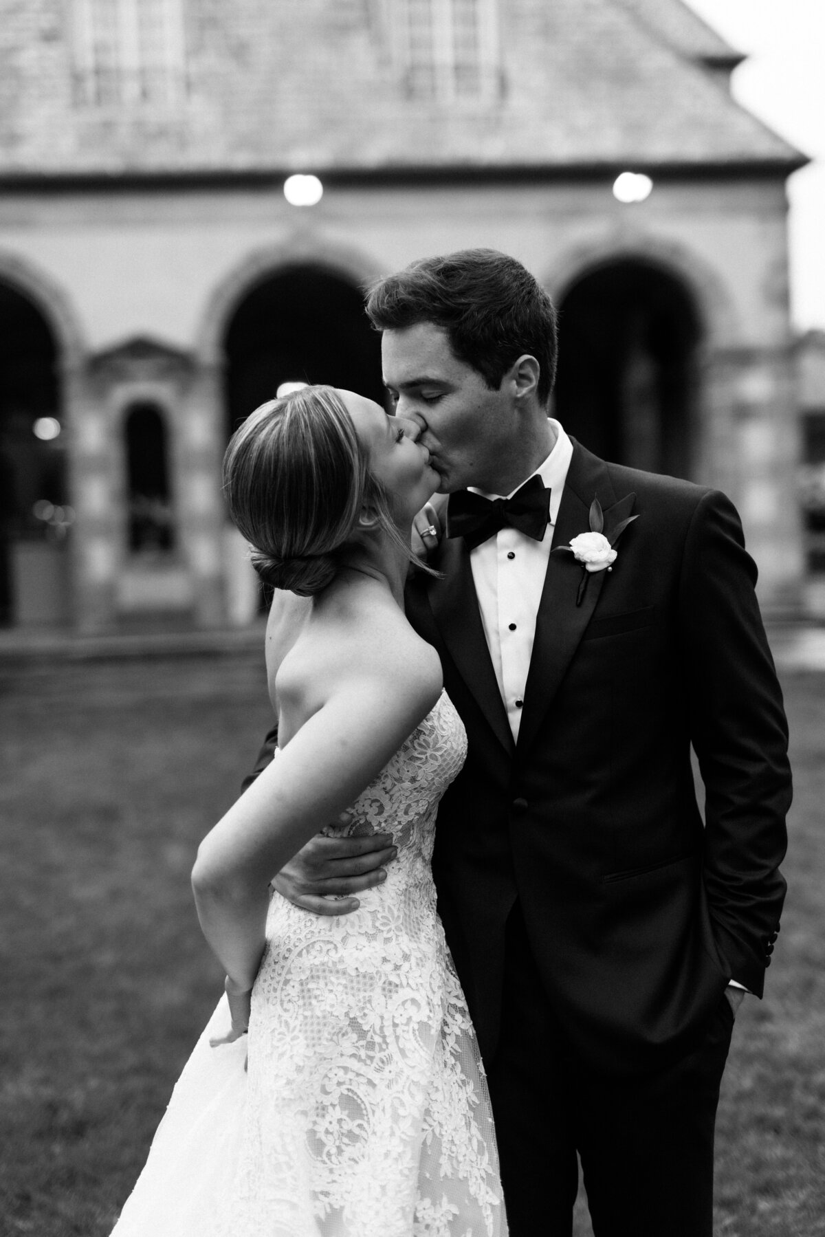 editorial-bridal-portrait-glen-manor-house.jpg11