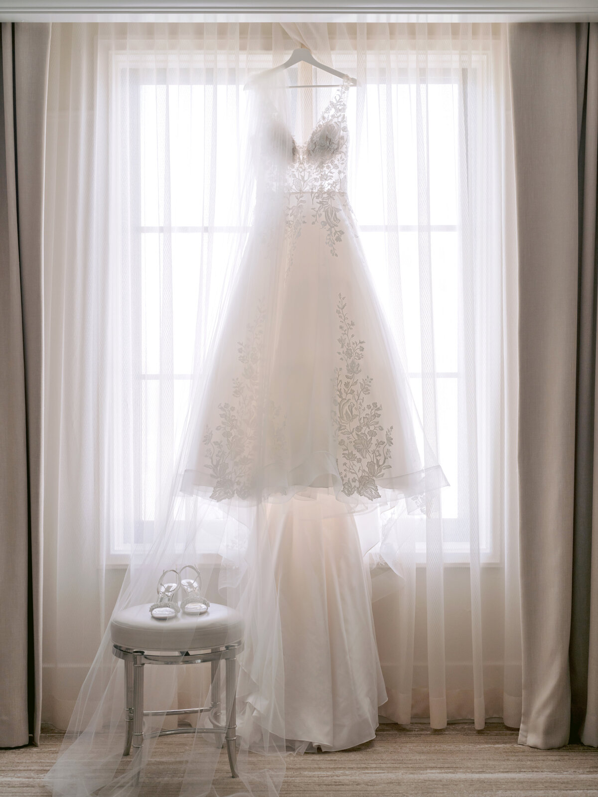 floral-lace-wedding-dress