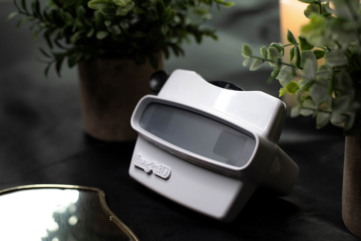 White retro-style viewfinder, a fun bonus product included exclusively in Joclyn’s boudoir collections, perfect for reliving cherished memories.