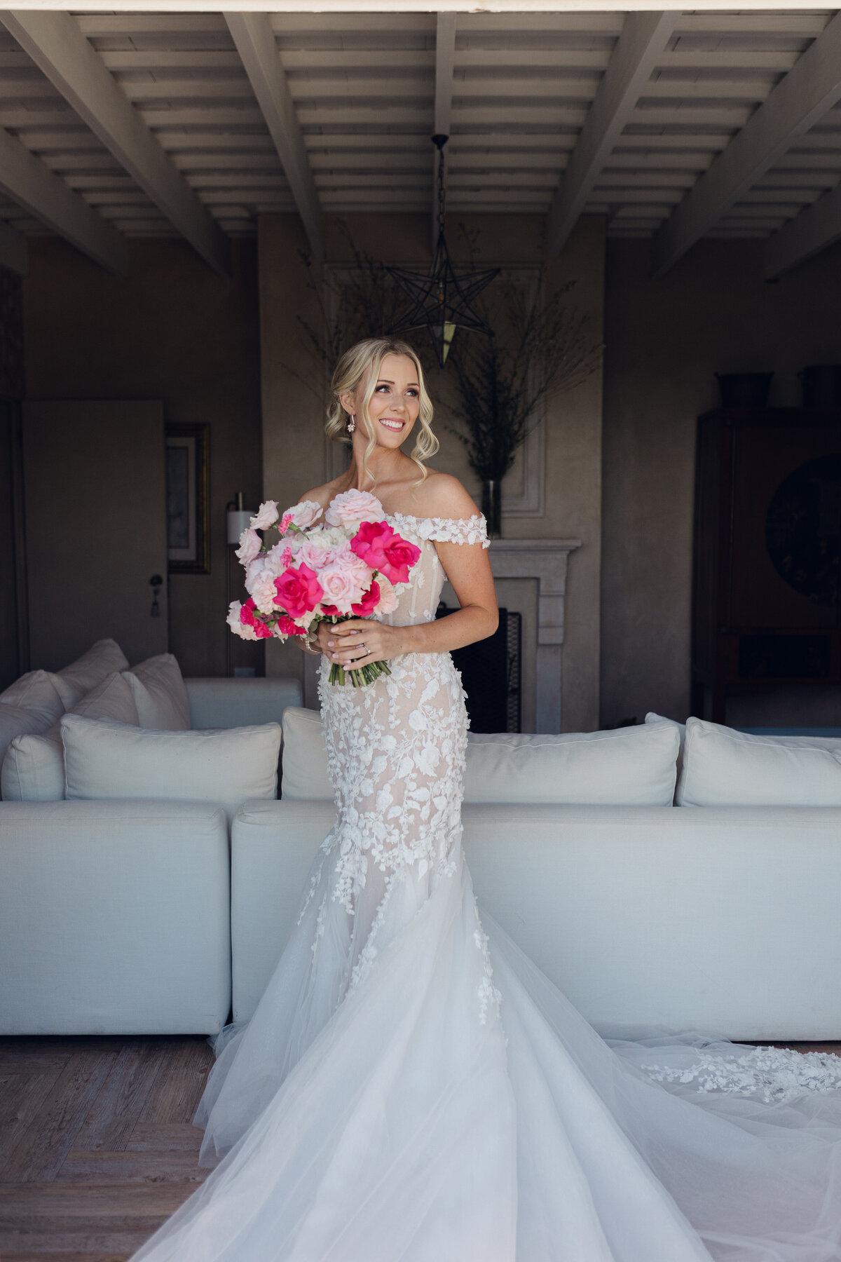 ellie-getting-ready-1063