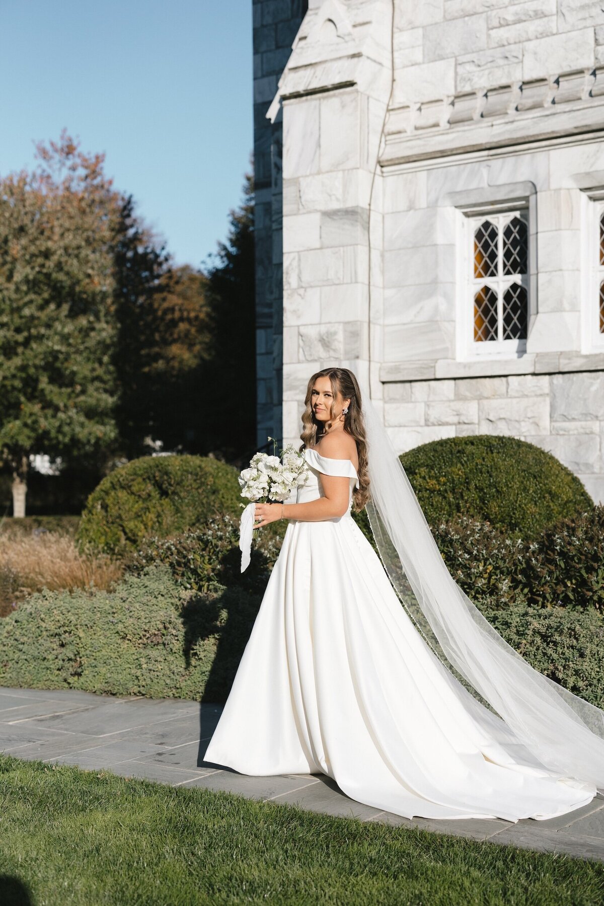 ny-bride-in-lis-simon