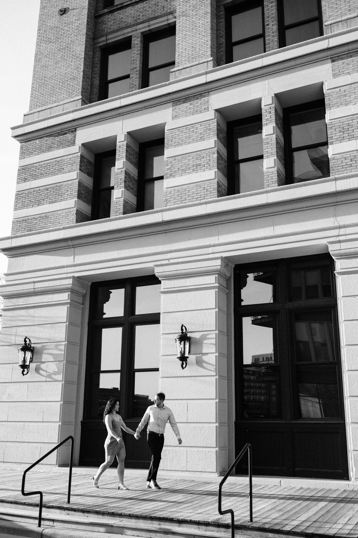 HistoriEngagement-Portraits-Downtown-Milwaukee