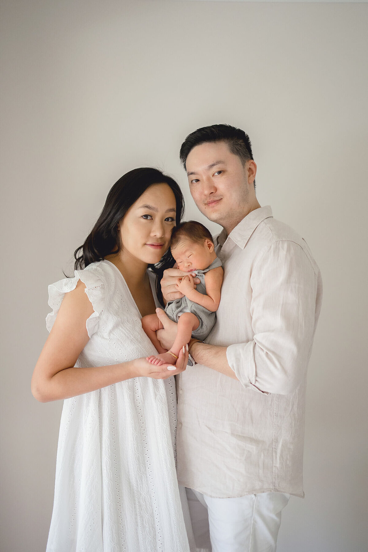 Capture the love and joy of a Chinese couple welcoming their newborn in their cozy Gold Coast home through stunning maternity photos.