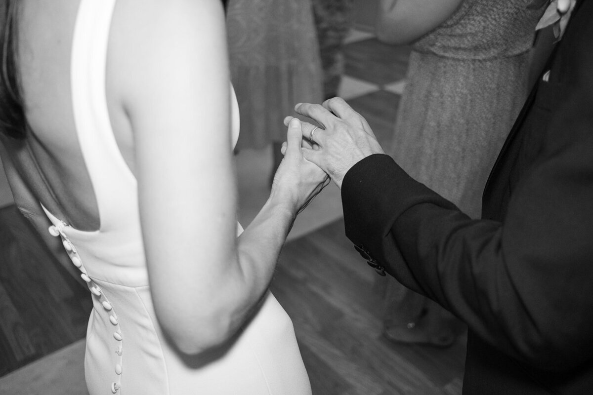 bride-and-groom-dancing