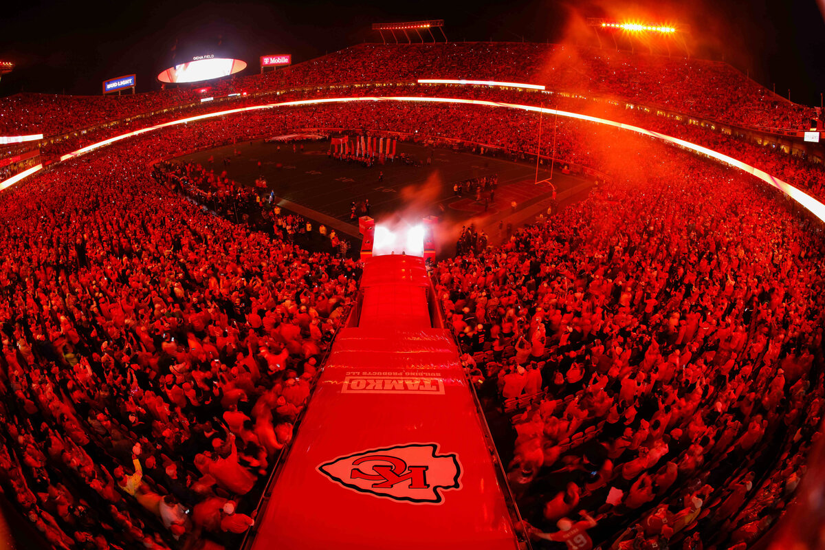 kansas-city-sports-photography-chiefs-0035-stadium-packed-fans-red-lights