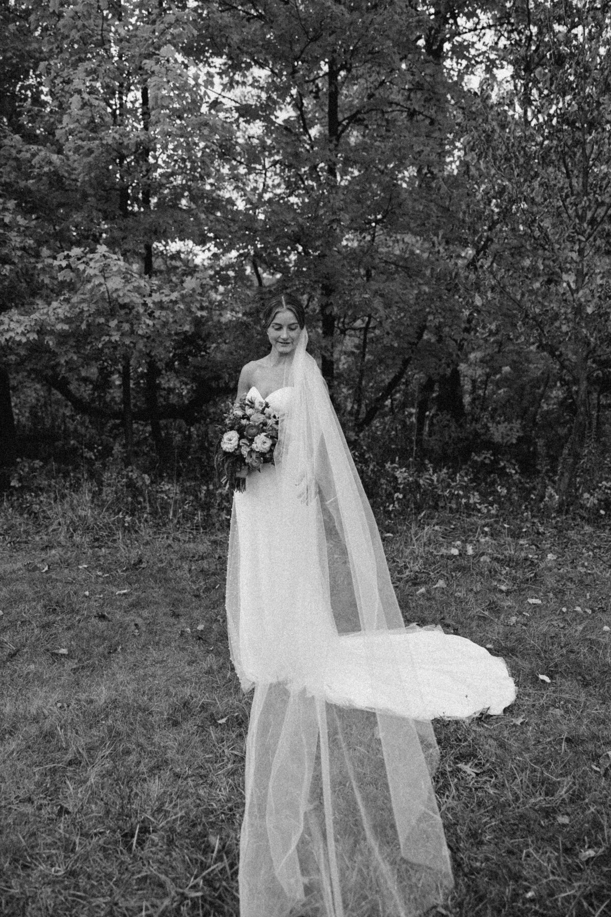 CHICAGO-WEDDING-PHOTOGRAPHY-BY-ARTISTS-AND-STORIES-BY-MEGAN-SAUL-GETTING-PORTRAITS (232 of 431)