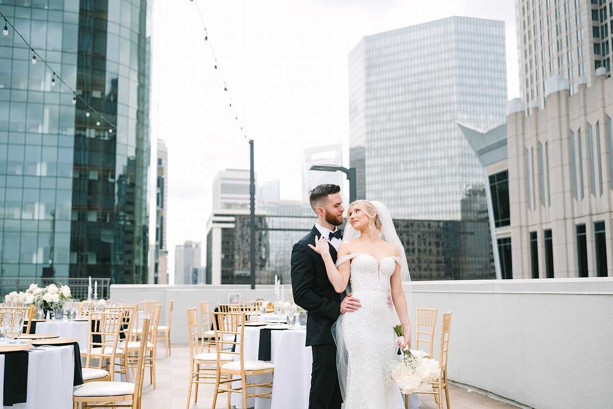 doubletree rooftop charlotte wedding photographer-21_jamie marie photography