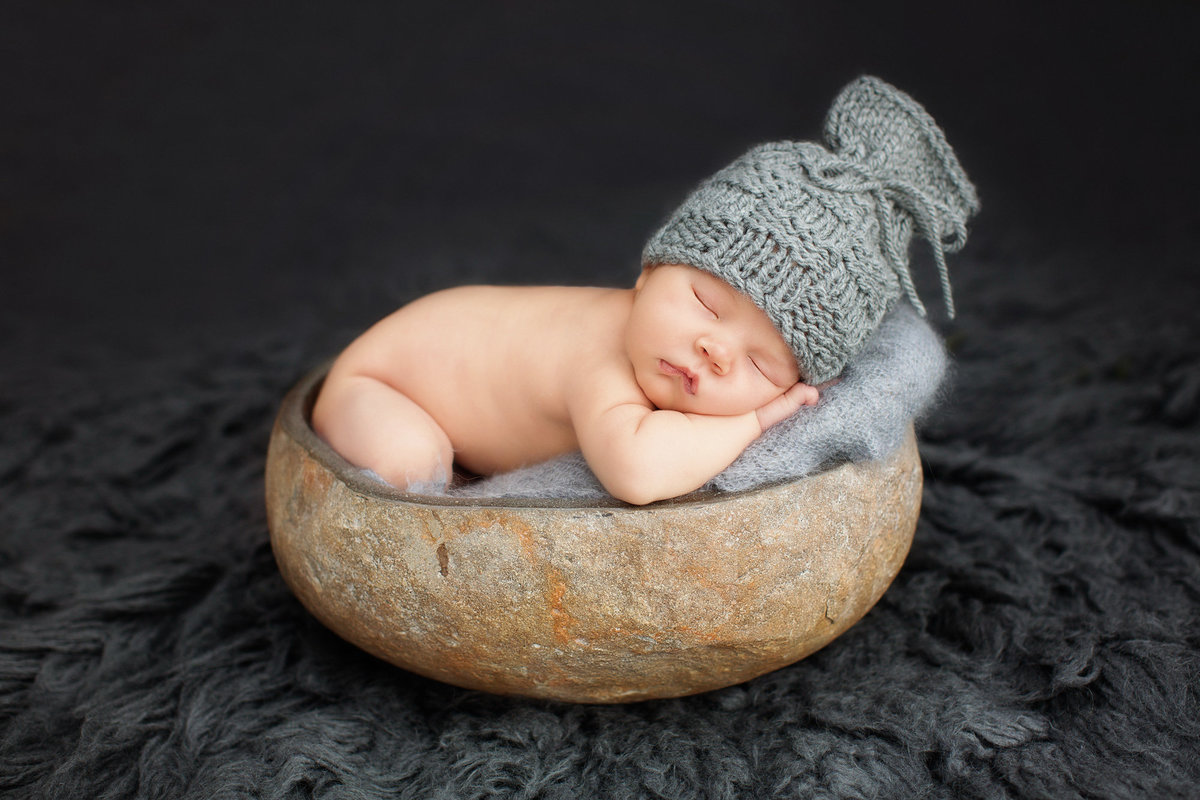 newborns in hats340