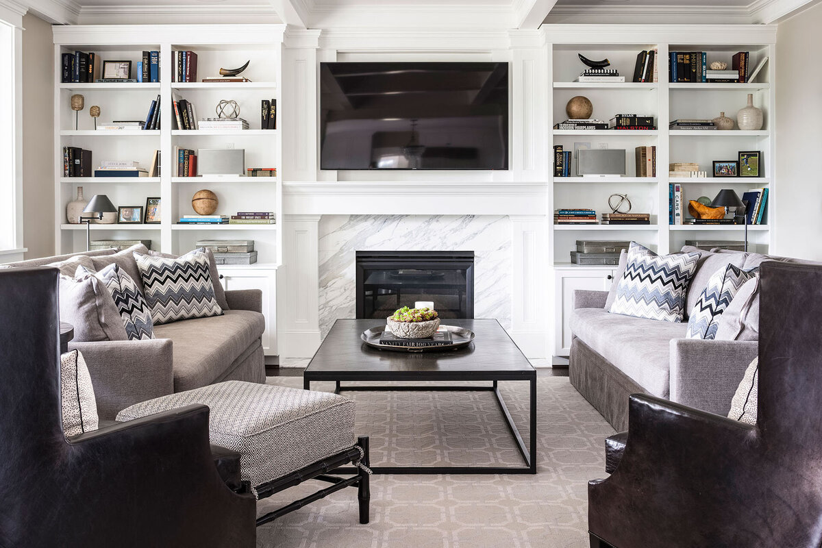 01-cozy-neutral-family-room-metal-coffee-table