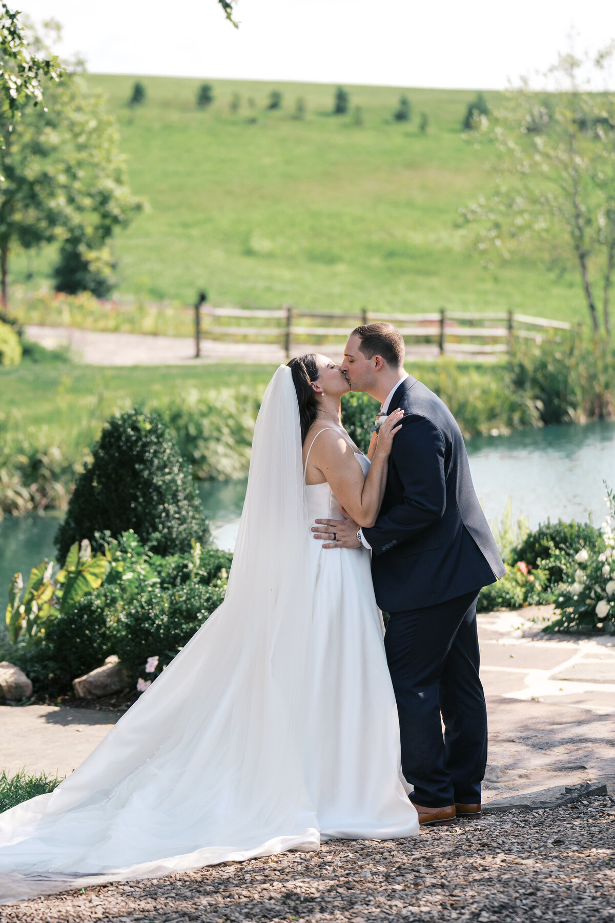 GlenEllenFarmWeddingPhotographer_DC_NY_WeddingPhotographerJenniferFern-25