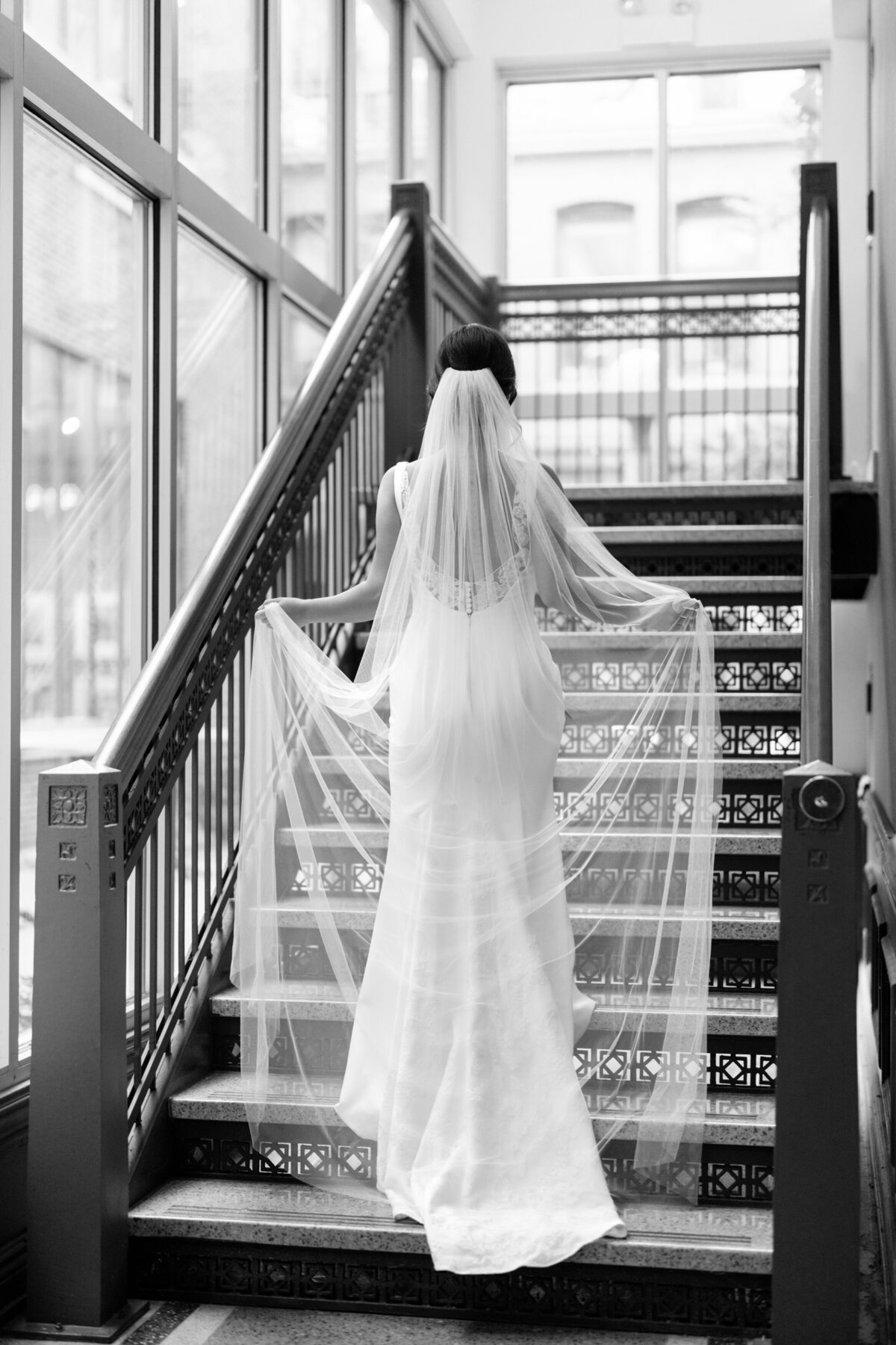 Aspen-Avenue-Chicago-Wedding-Photographer-Ivy-Room-Korean-Elegant-Modern-Romantic-Timeless-Jenny-Yoo-Elegant-Event-Lighting-City-True-To-Color-Photojournalism-90