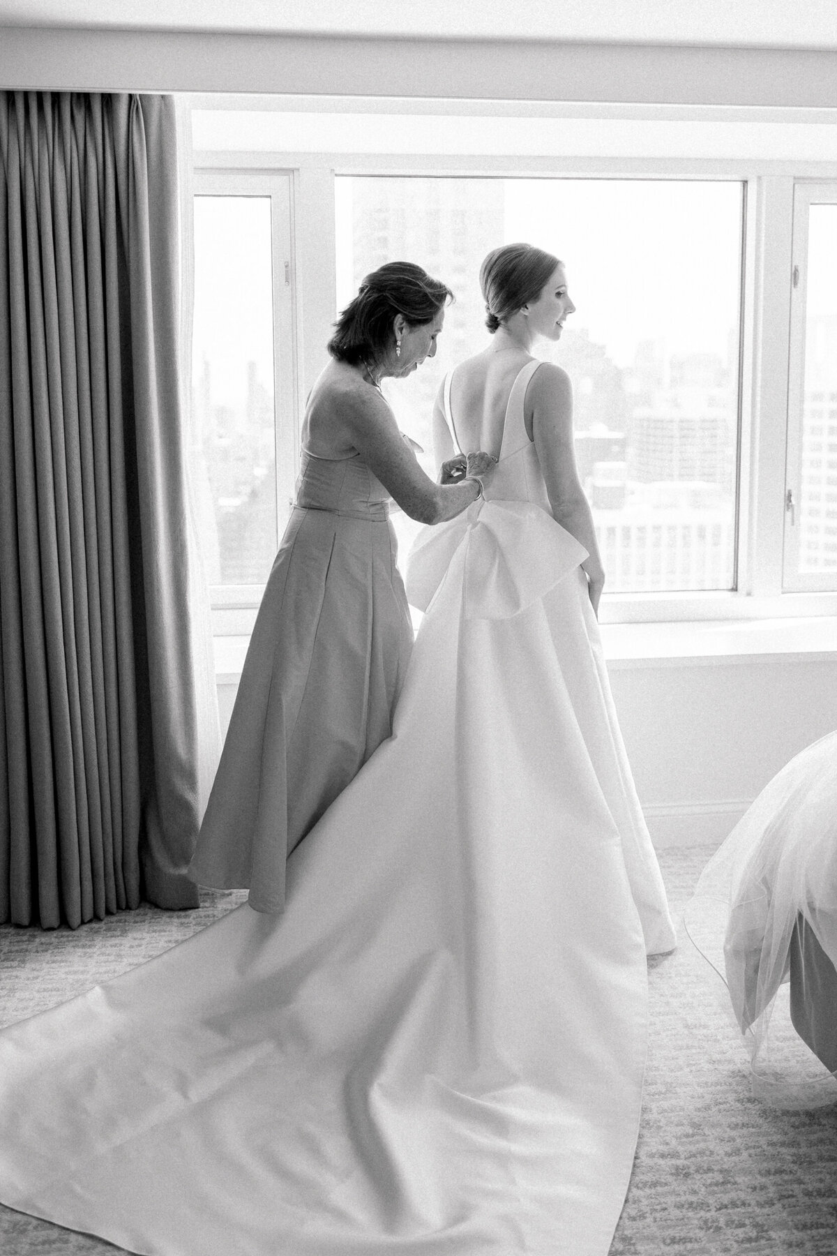 Lexi Benjamin Photography_Reynolds Chicago History Museum Wedding_07.06.24-18
