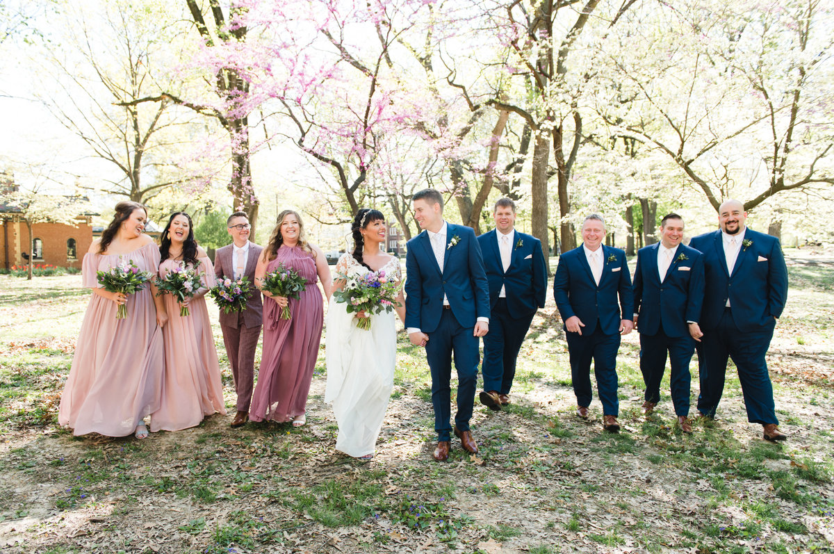 wedding photos with bridesmaids and groomsmen in Chicago