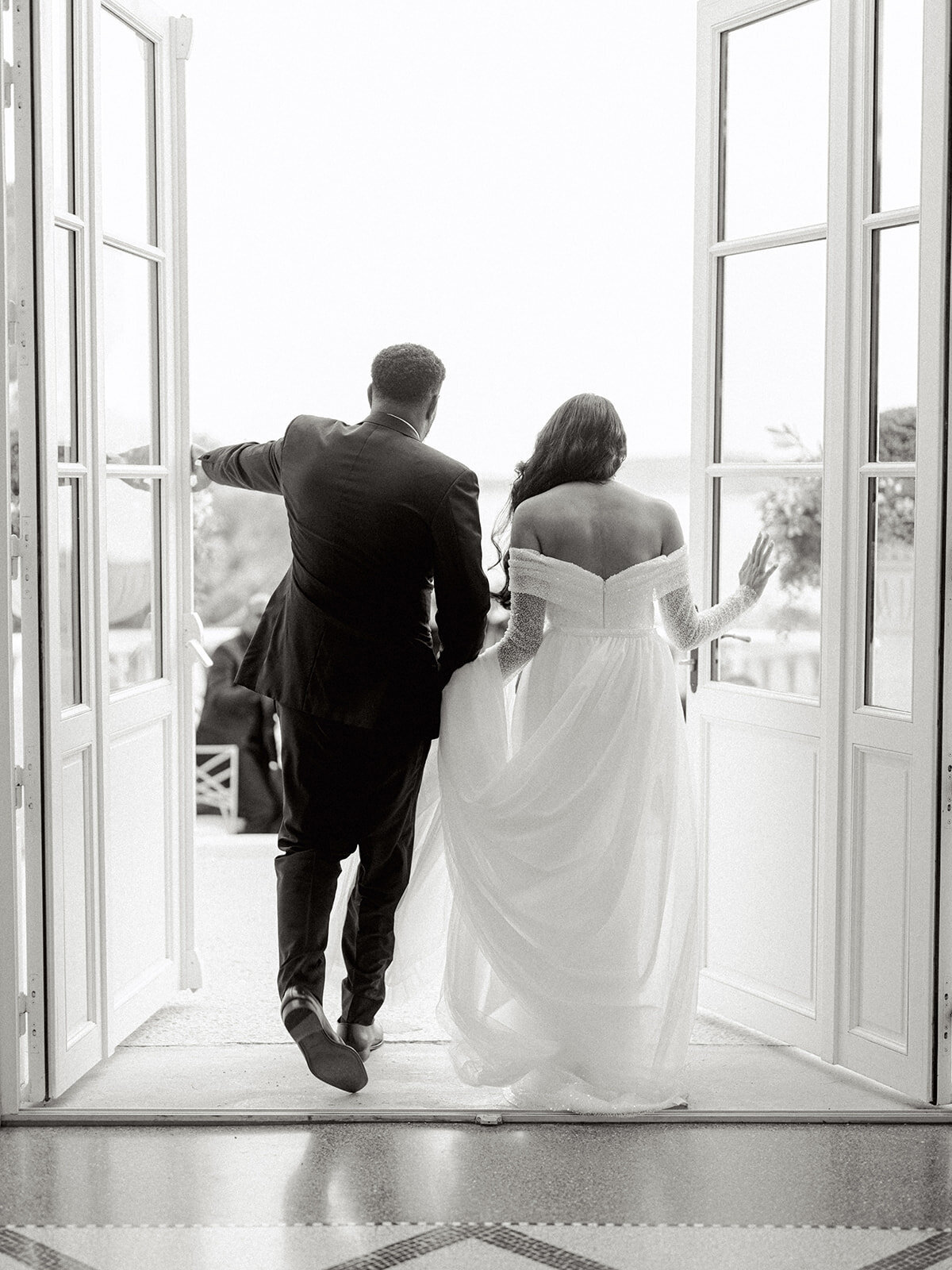 45-intimate-destination-wedding-french-riviera-with-white-flowers