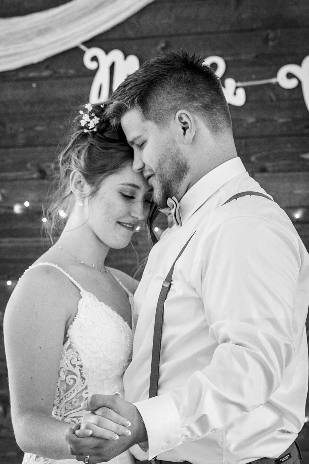 1118-BekaMatthew-Wedding-Photographer-St-Cloud-Brainerd-MN-MindiJenningsPhotography