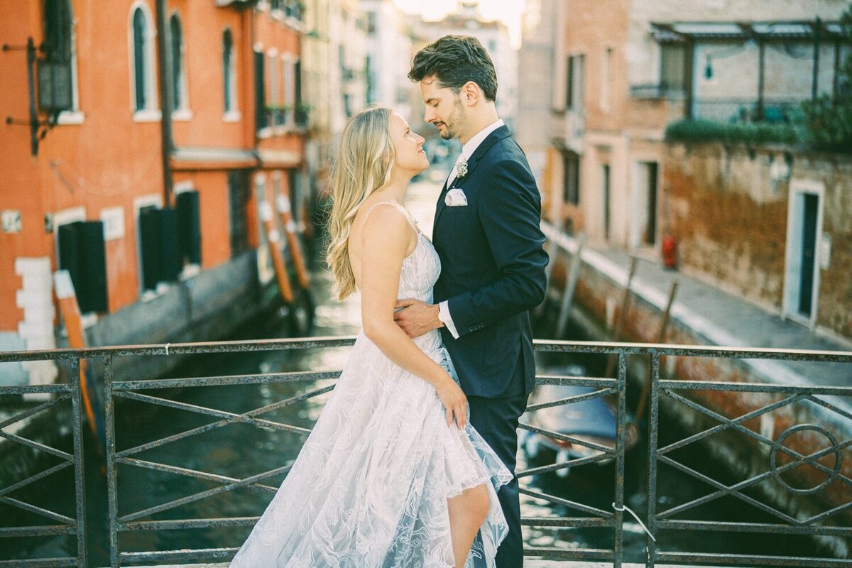 venice-elopement-photographer-editorial-film-35mm-wedding-fashion_0129