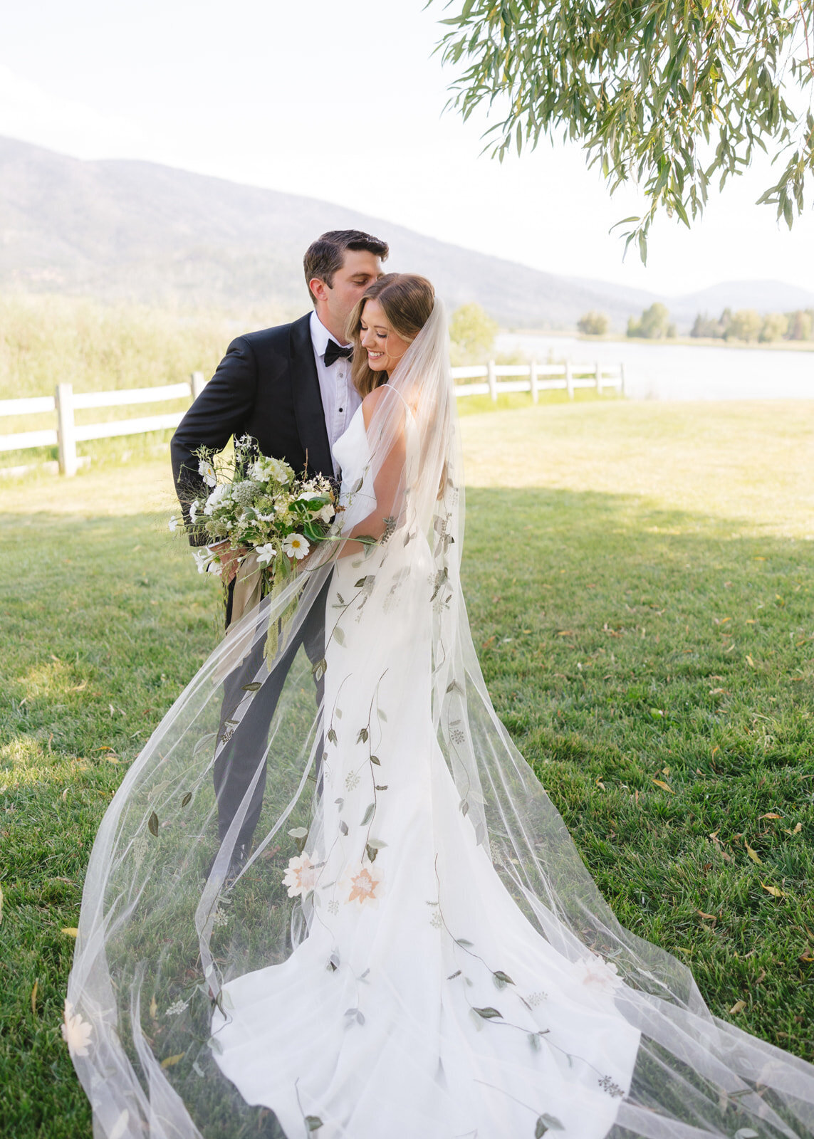 7.13-Hanna-Dan-Lake-Catamount-Steamboat-Wedding-Previews-41