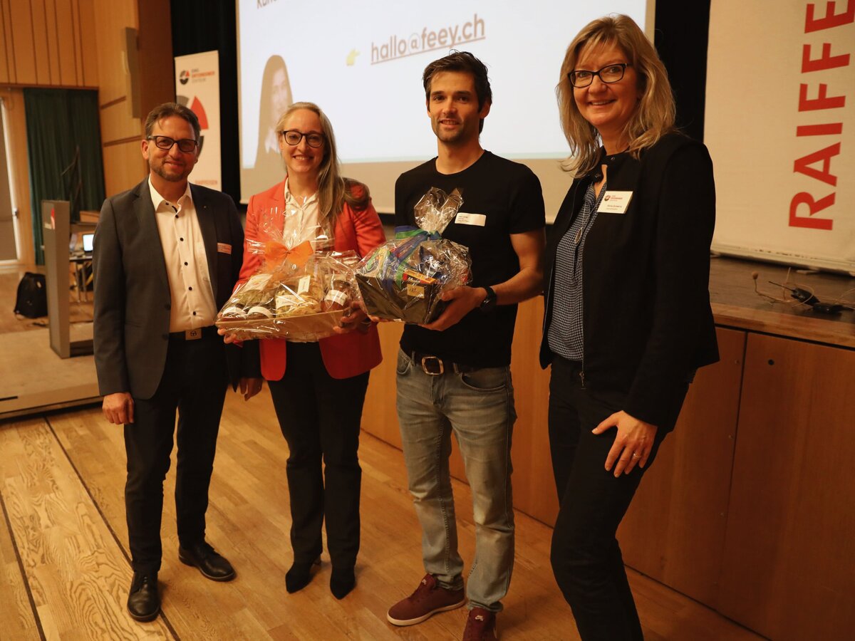 meralunastudio-werbeagentur-schweiz-zuerich-portfolio-jungunternehmerzentrum-flawil-martini-forum-2022 (23)