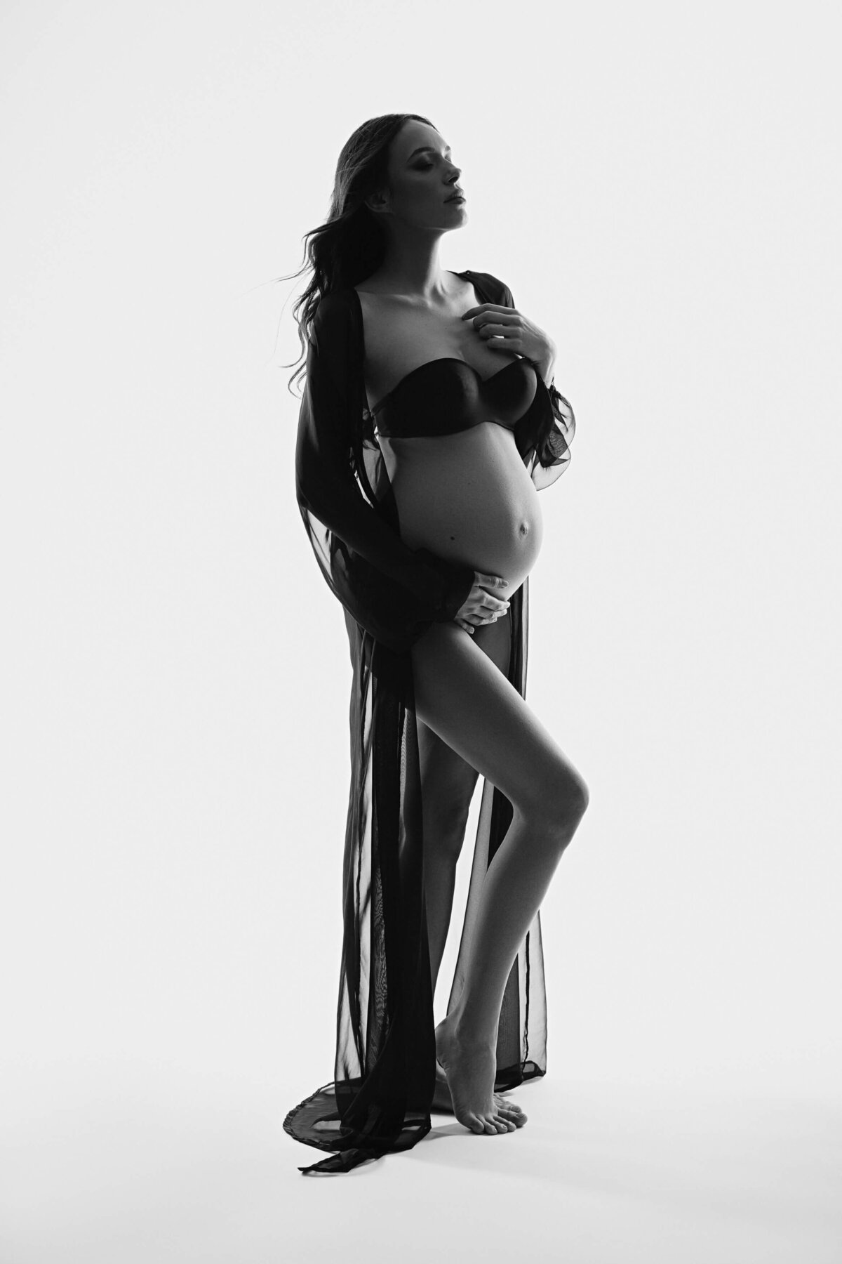 luxus-babybauchfotografie-bamberg-schwarz-bh-kimono-01.jpg