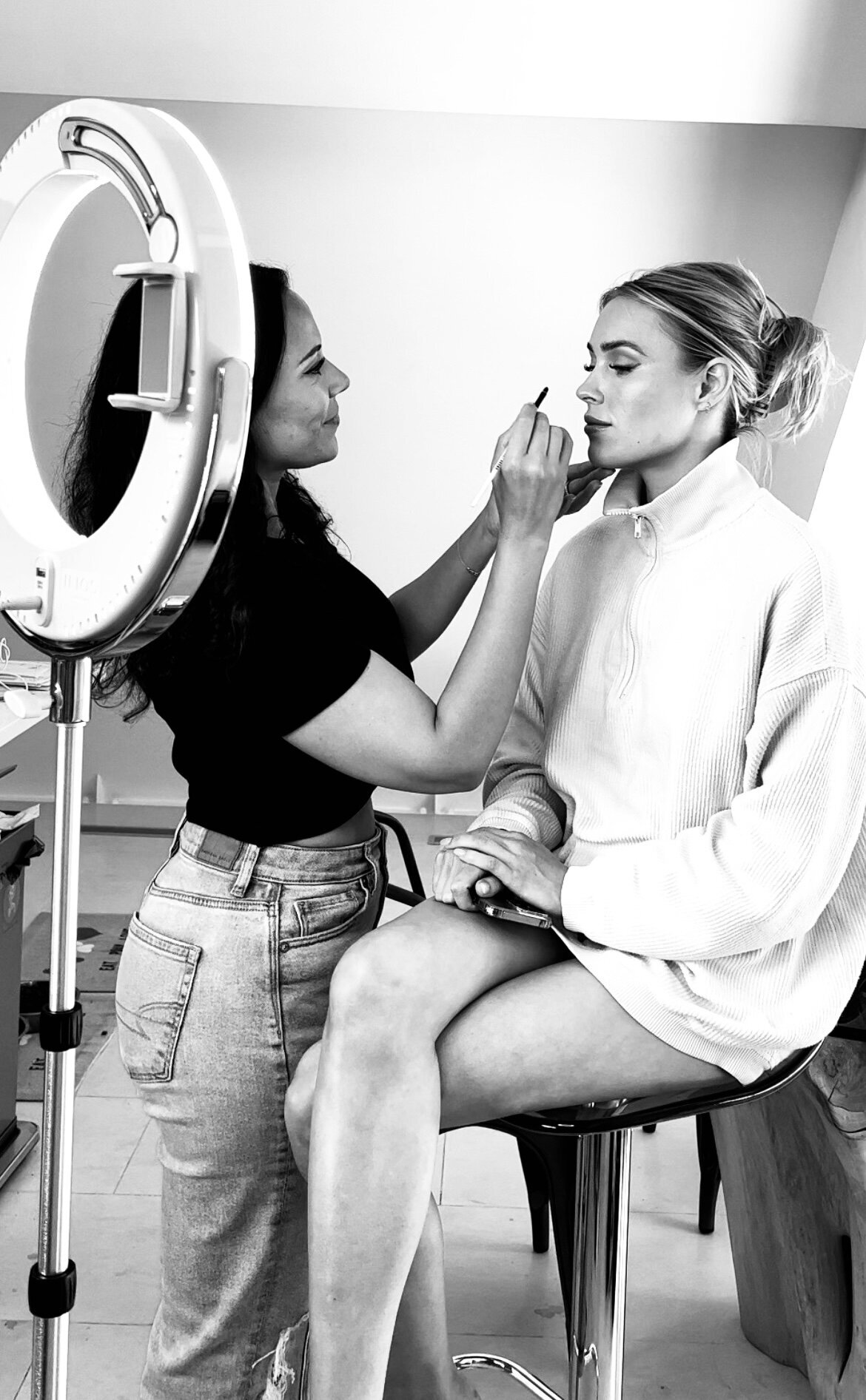 The makeup artist conducts makeup lessons in New York, NY