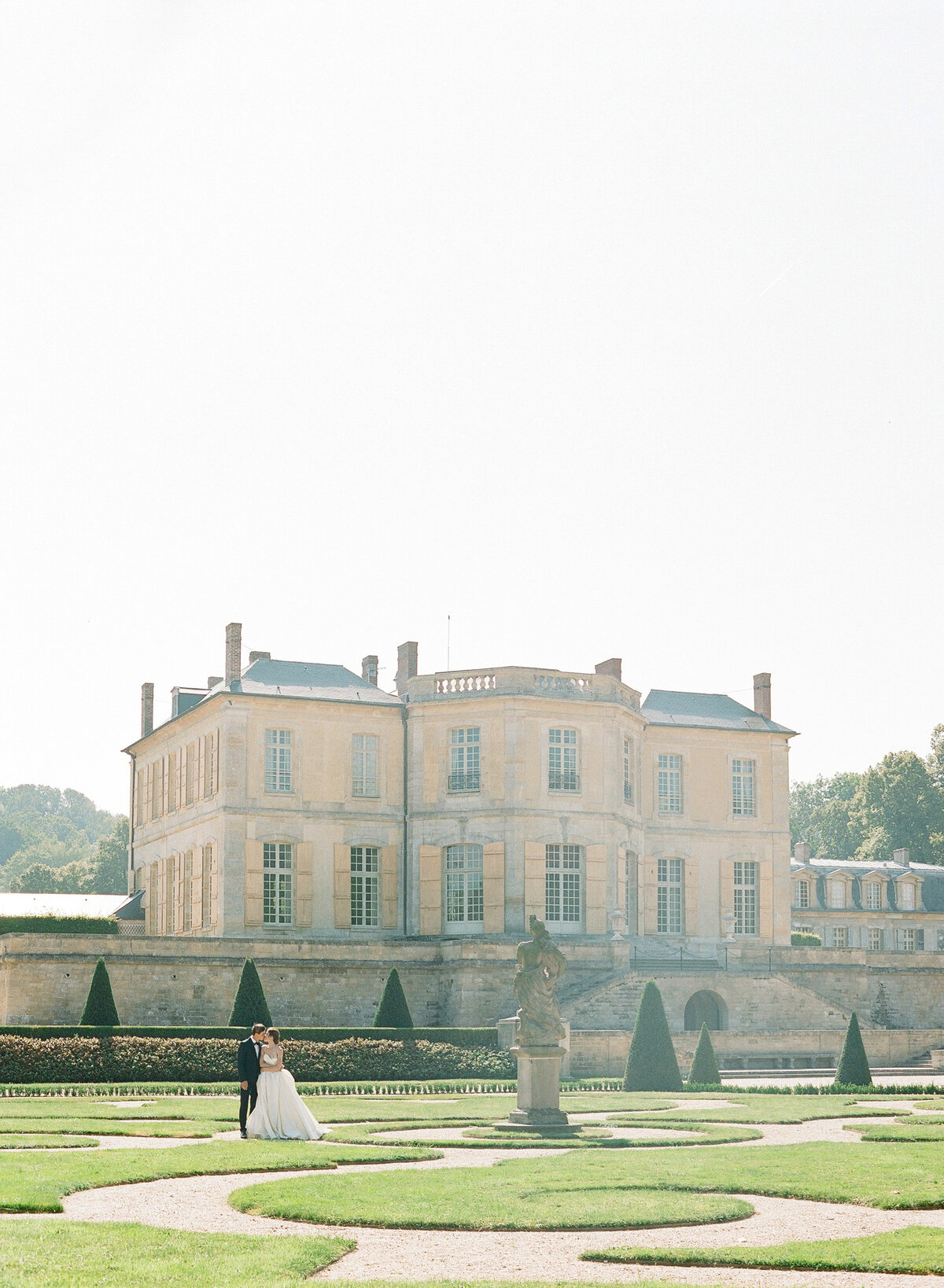 Chateau-de-Villette-Molly-Carr-Photography-Bride-Groom-59