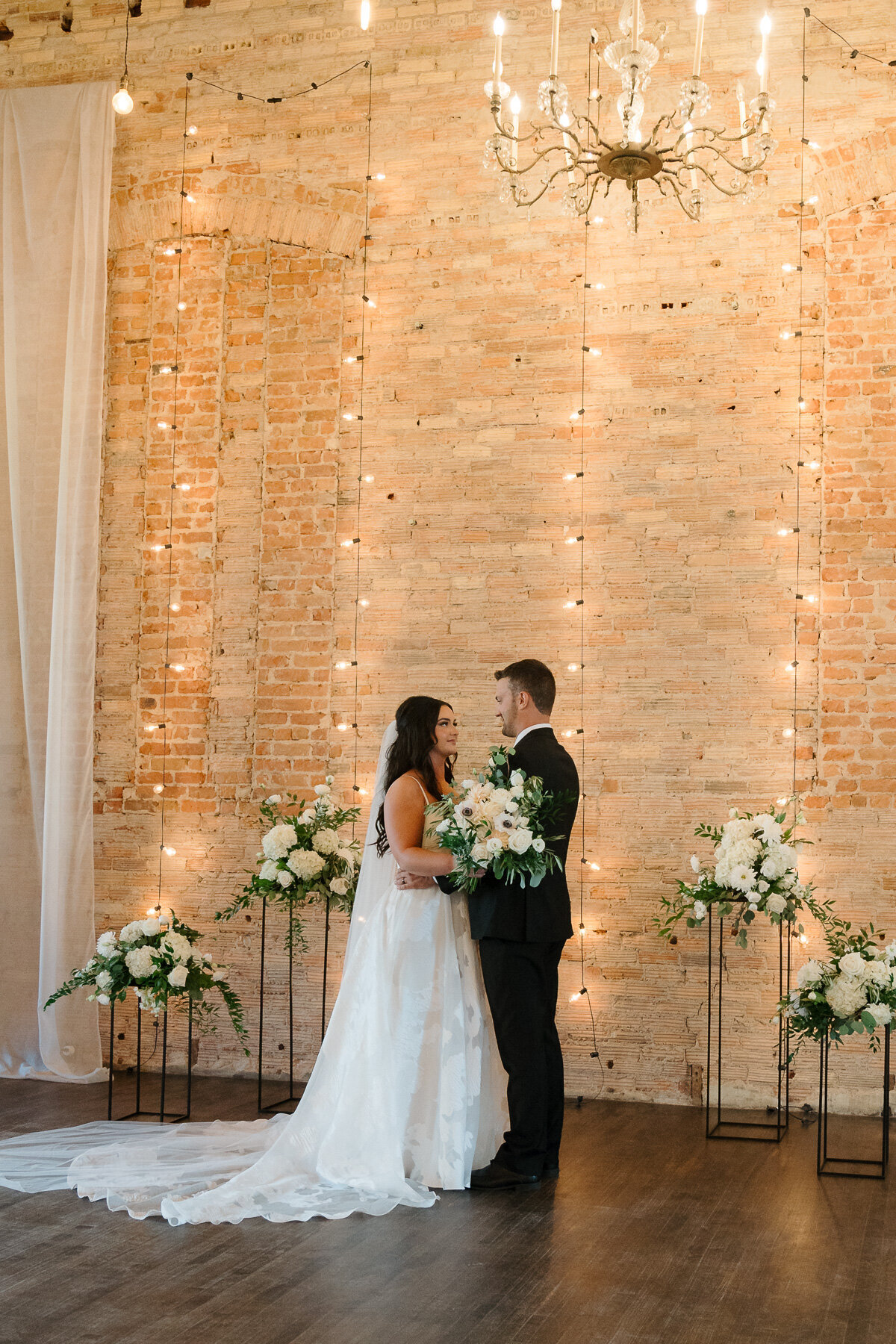 P+T-Minnesota Wedding Photographer-The Capitol Room-St. Peter, MN-14