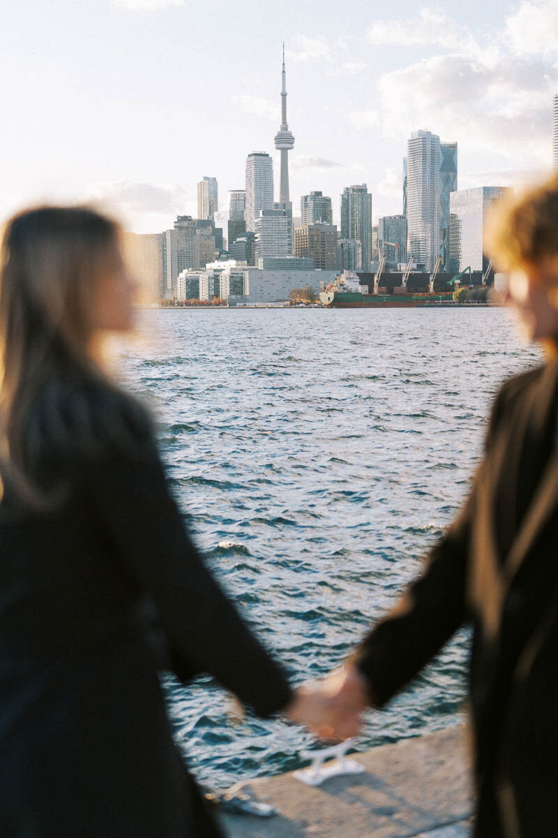 Engagement 1200px-1053