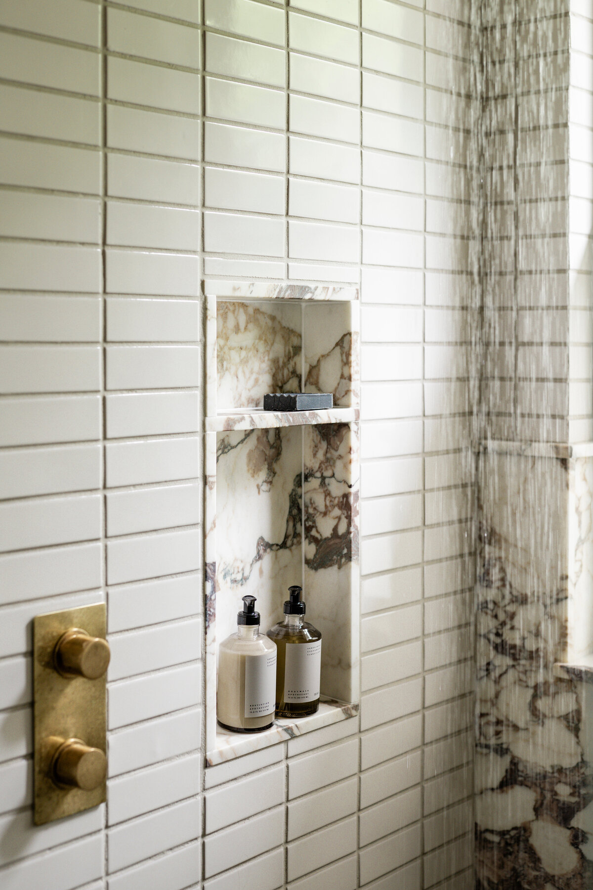 house-franc-avenue-h-hyde-park-bathroom-remodel-addition-historic-home-calacatta-marble-shower-fireclay-tile-window-unlacquered-brass-faucet-patina-historic-neighborhood-austin-texas