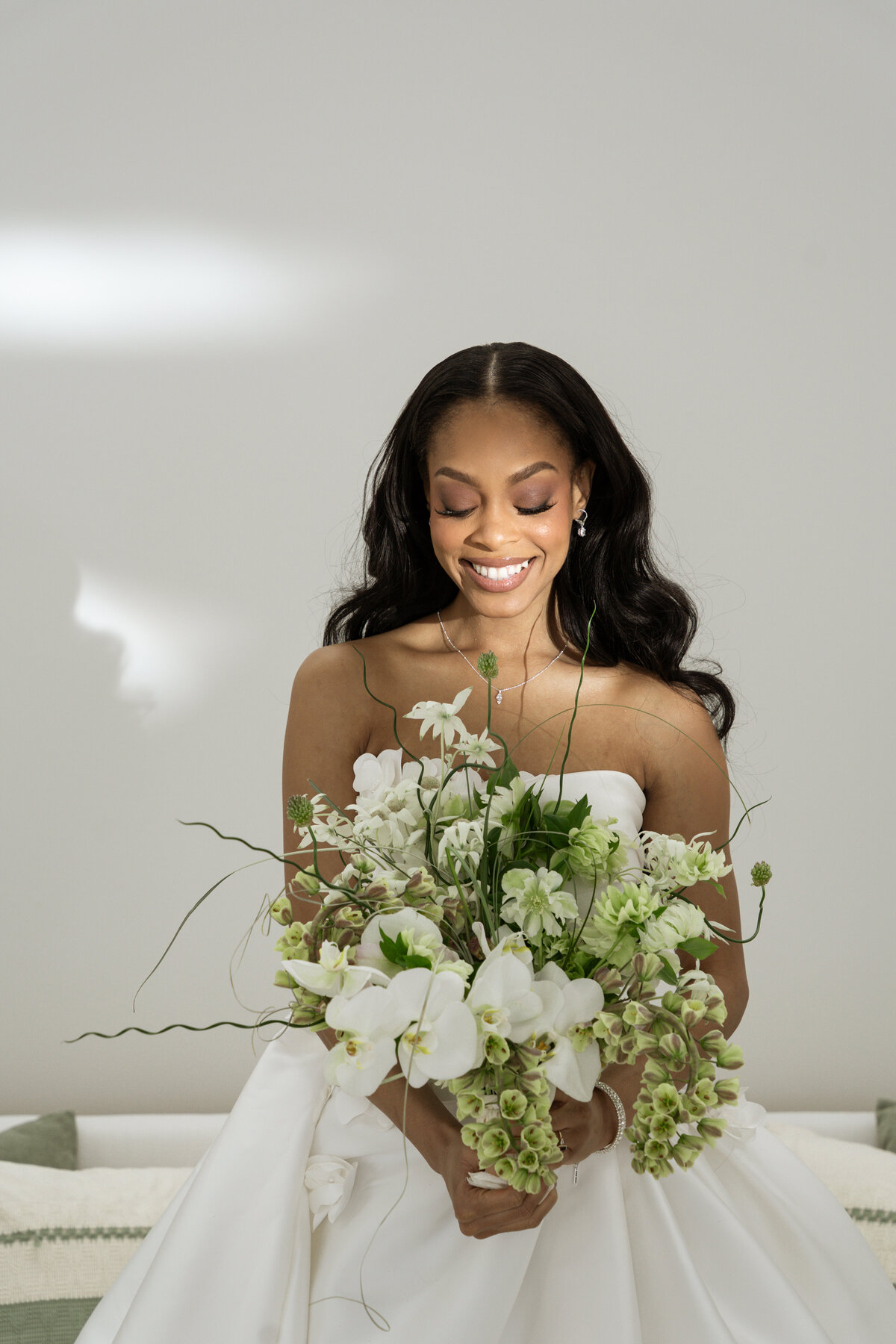 Bride and bouquet by M&F Floral & Decor at the Milwaukee Art Museum