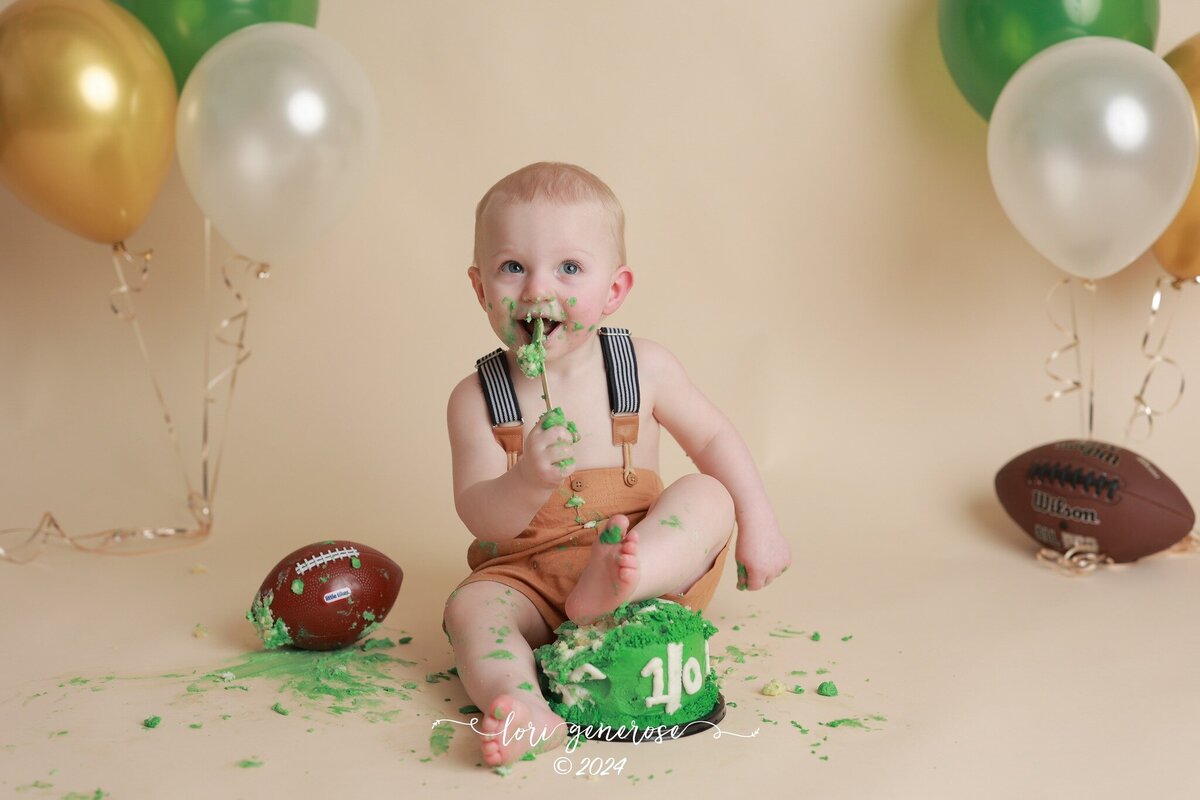 lehigh-valley-photographer-lori-generose-lg-photography-first-birthday-cake-smash-boy-east-stroudsburg-pa