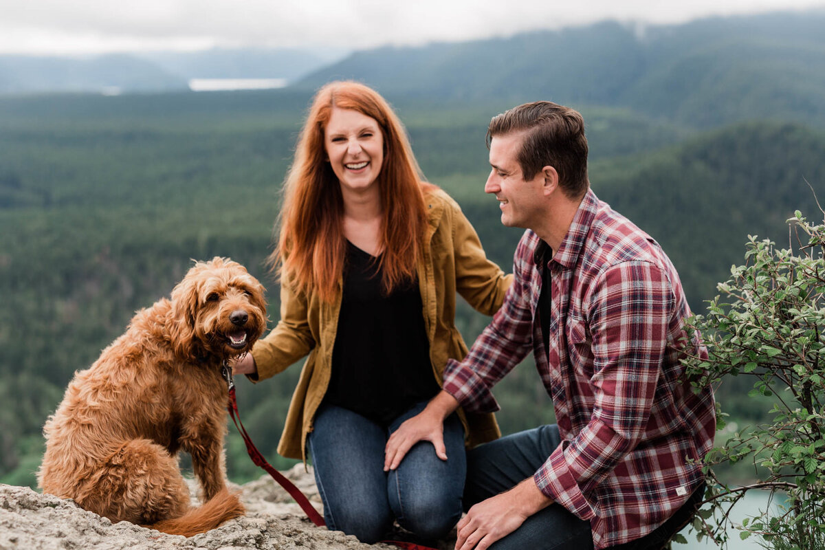 rattlesnake-ledge-engagement-session-14