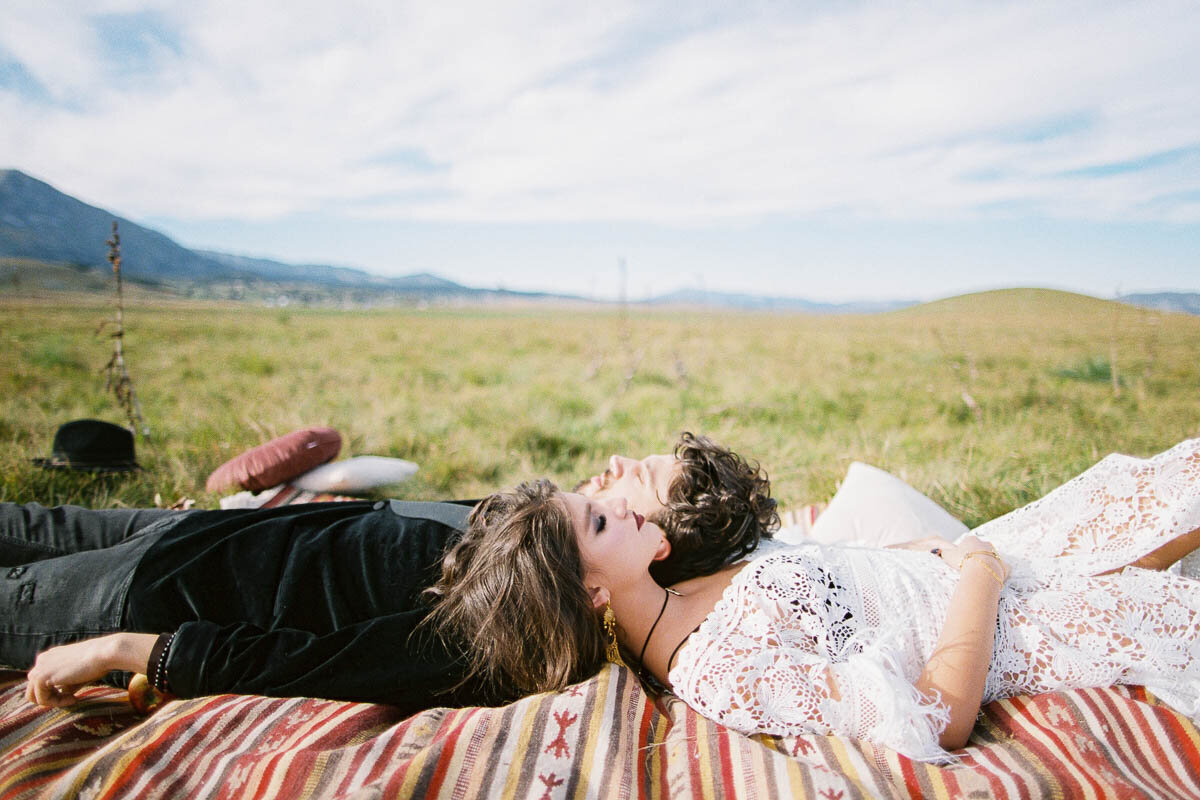 Engagement 1200px-1154