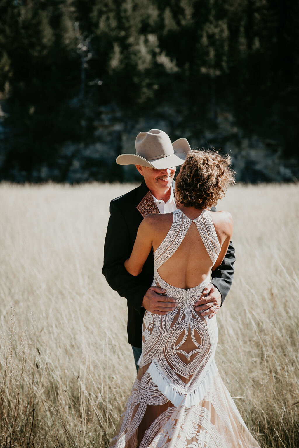 Wedding couple in a field in Montana