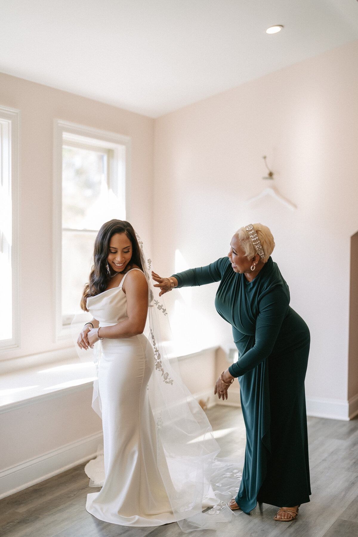 MORELOVEPHOTOGRAPHY_GETTINGREADY_BRADFORDWEDDING-55