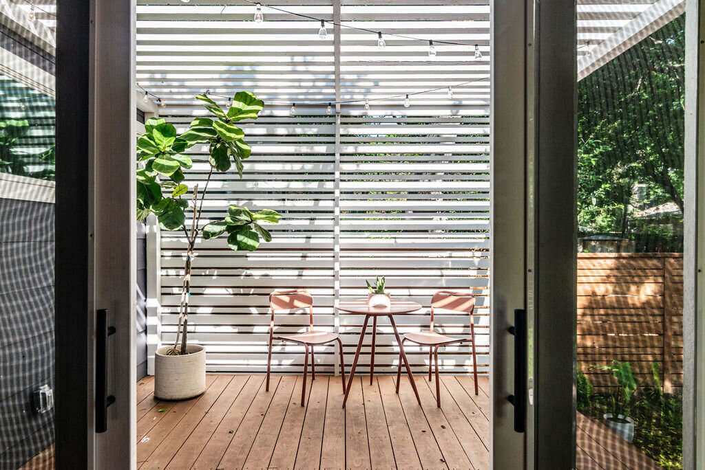 hello-home-modern-backyard-screened-porch-with-pergola-5