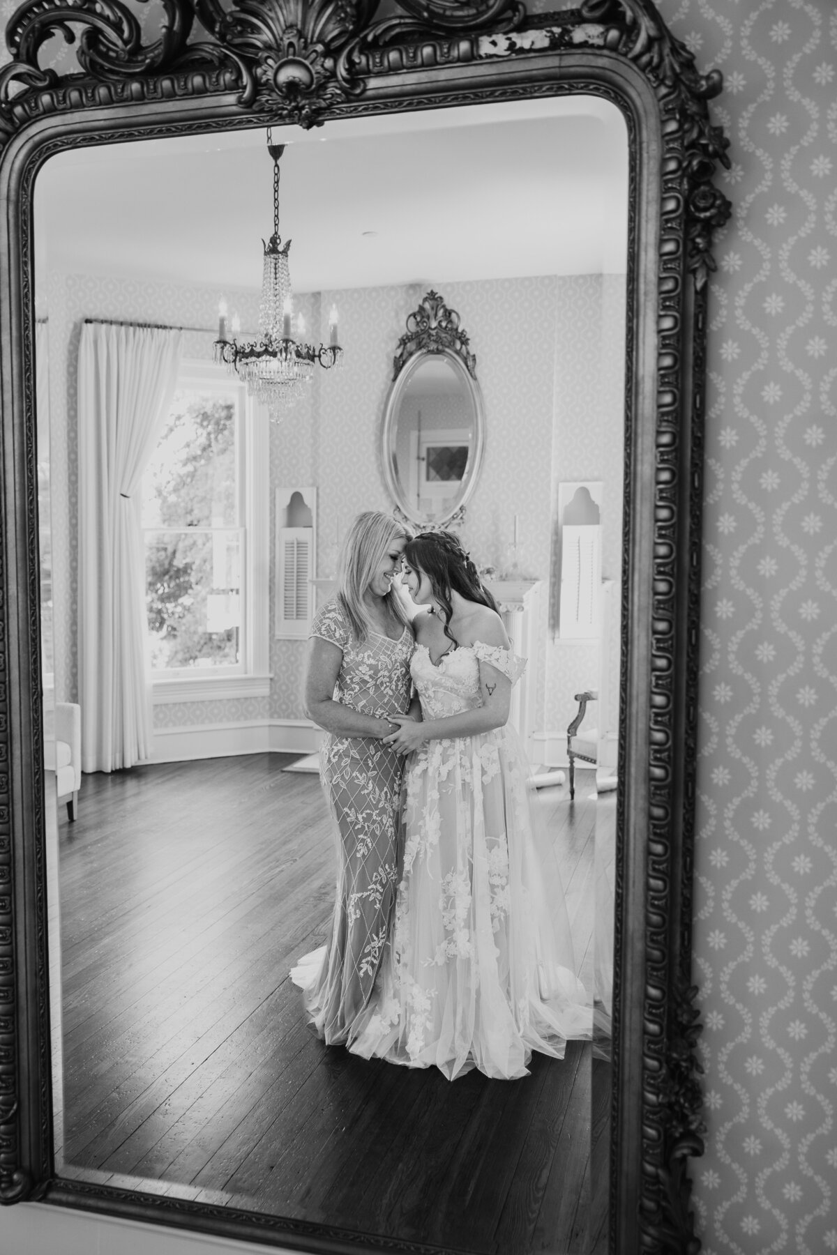 TessLesliePhotos-summer-wedding-woodbine-mansion-029