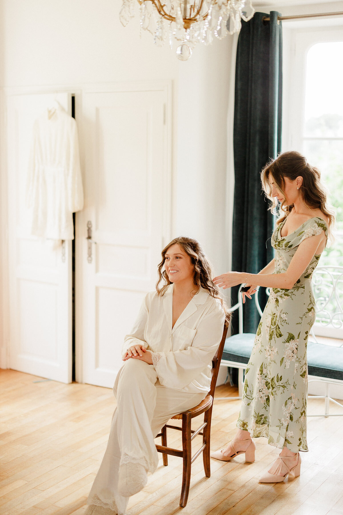 Modern_Chic_Chateau_Valouze_Destination_Wedding_Photographer-17