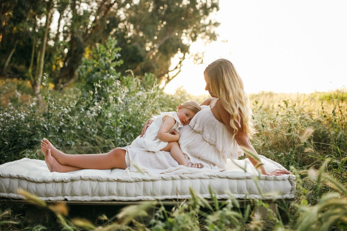maternity-photoshoot-with-toddler-francesca-marchesephotography-4