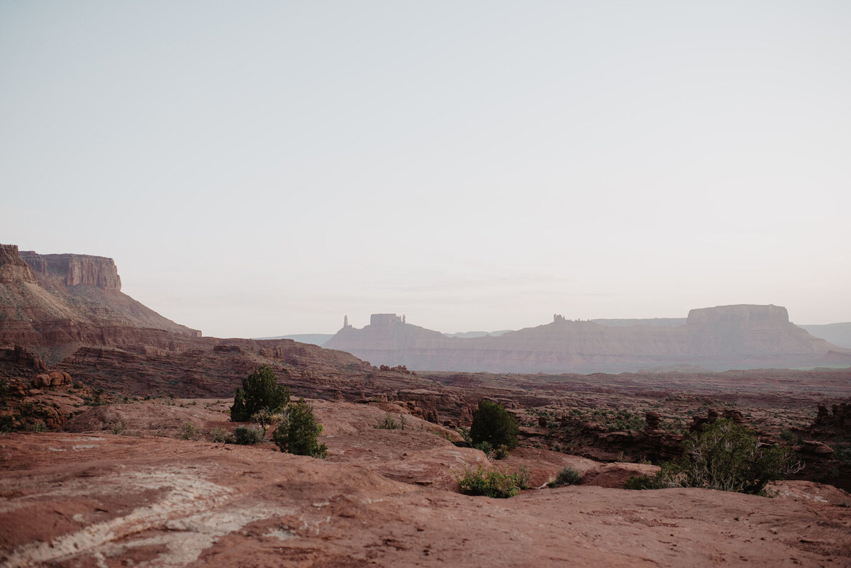 Utah Elopement Photographer captures Moab landscape