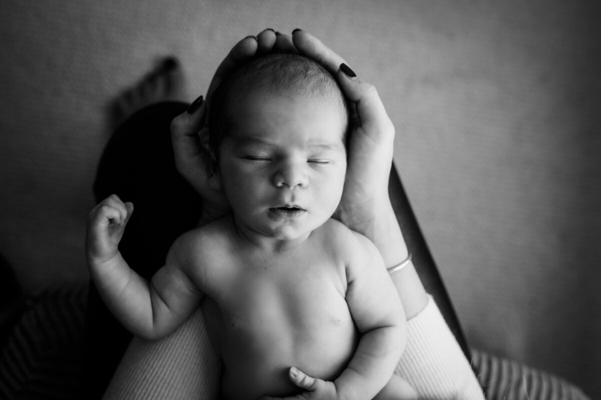 lifestyle washington DC newborn photographer-09