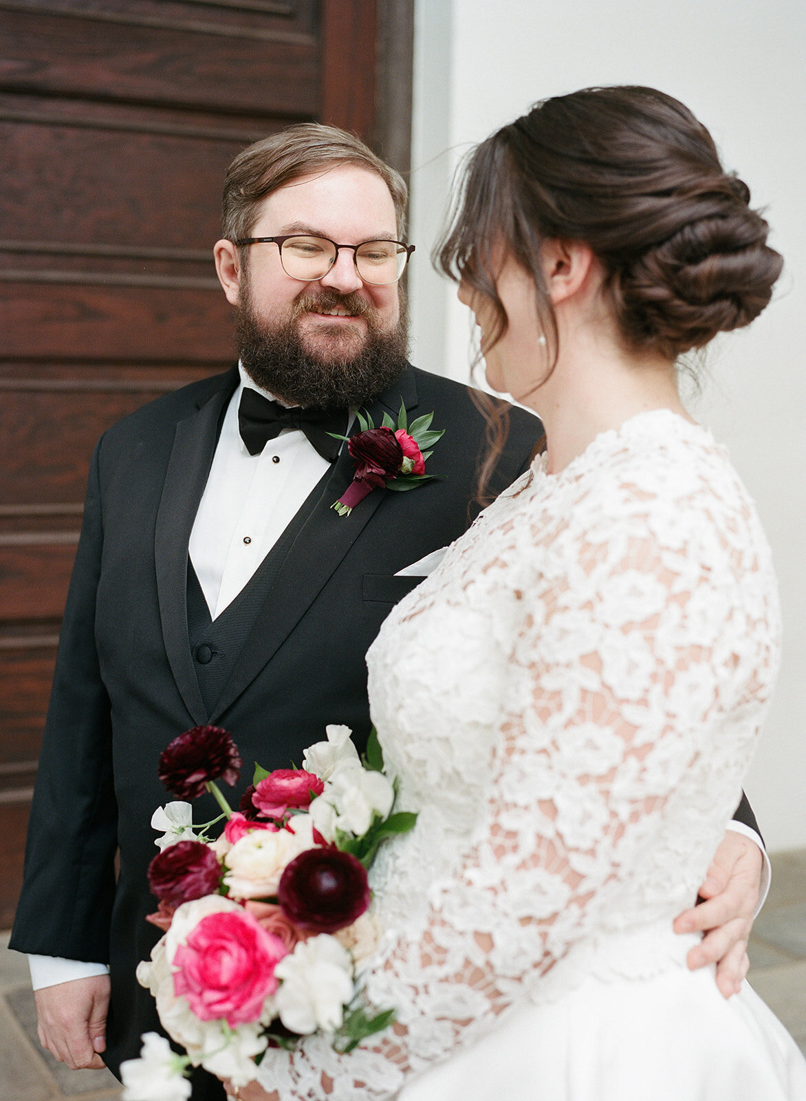 classic-colorful-wedding-flowers-georgian-hall-atlanta-florist-floral-installation_1 (1)