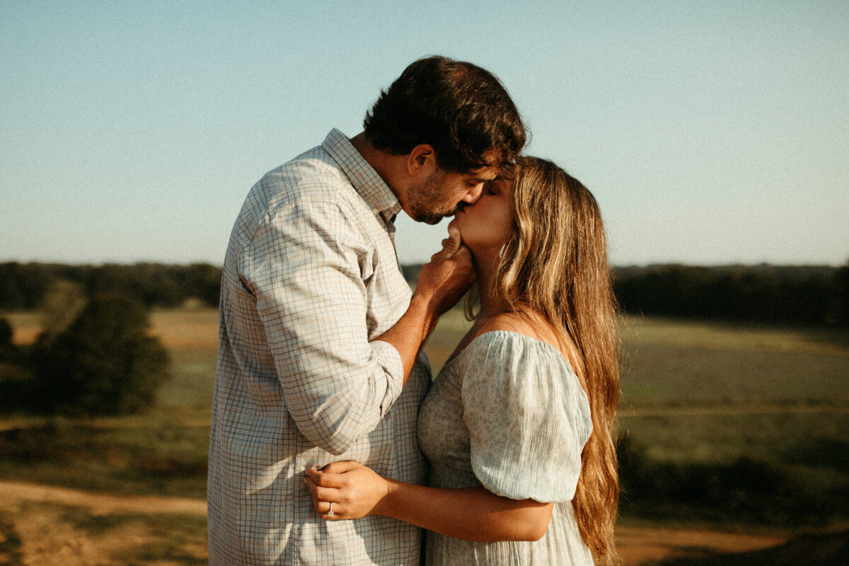 mississippi-summer-sunrise-engagement-session-photoshoot-outdoors14