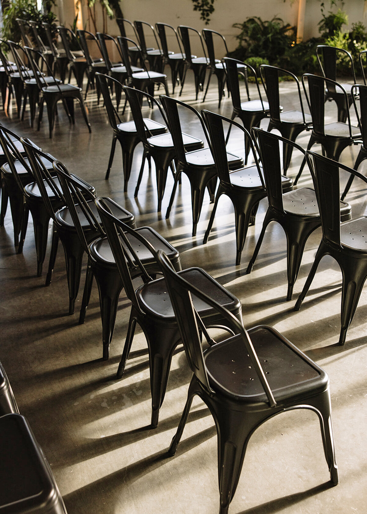 Black-Chairs-Ceremony-9124