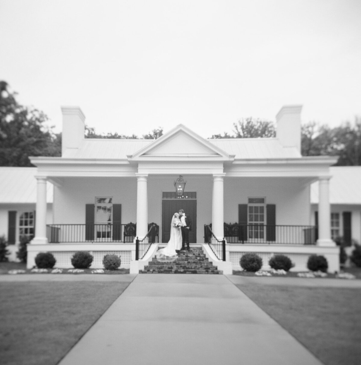 KelseyDawnPhotography-Huntsville-Wedding-Photographer-The-Witt-House-Williams-Ackerman-Film-74-2