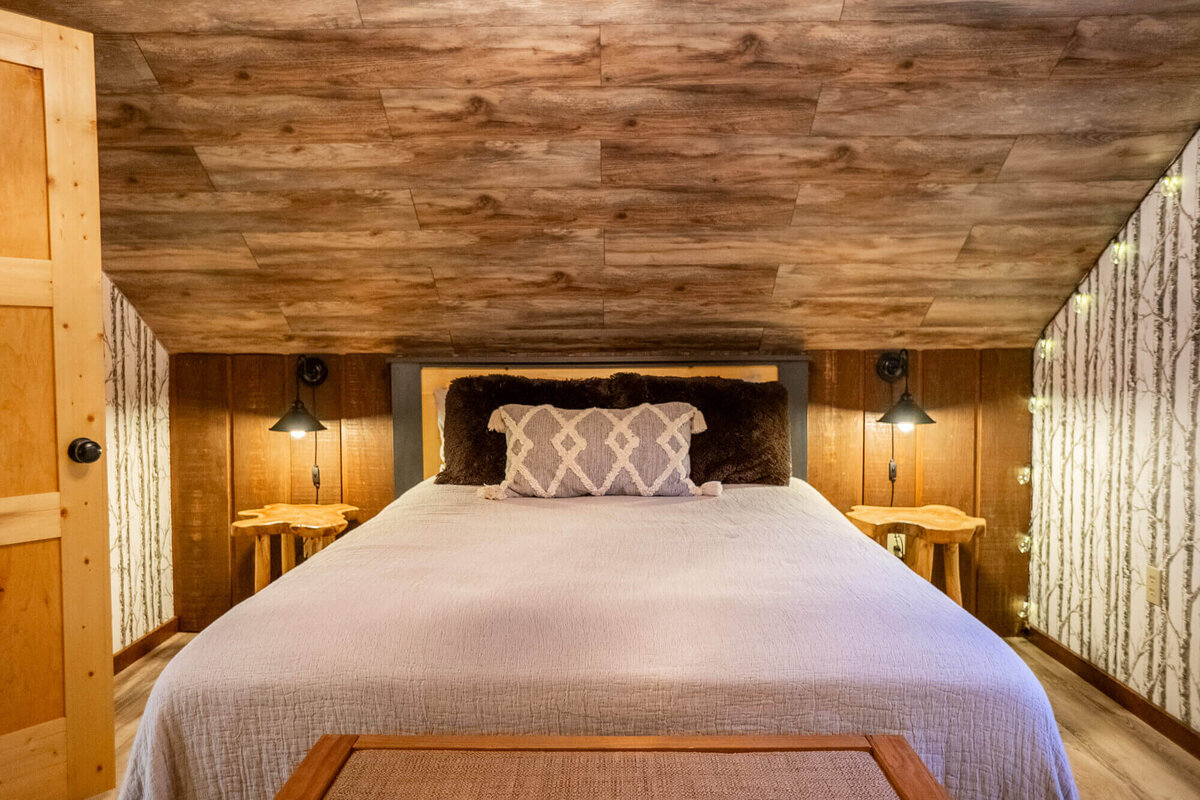 Queen bedroom in mountain lodge near Wolf Pen Gap